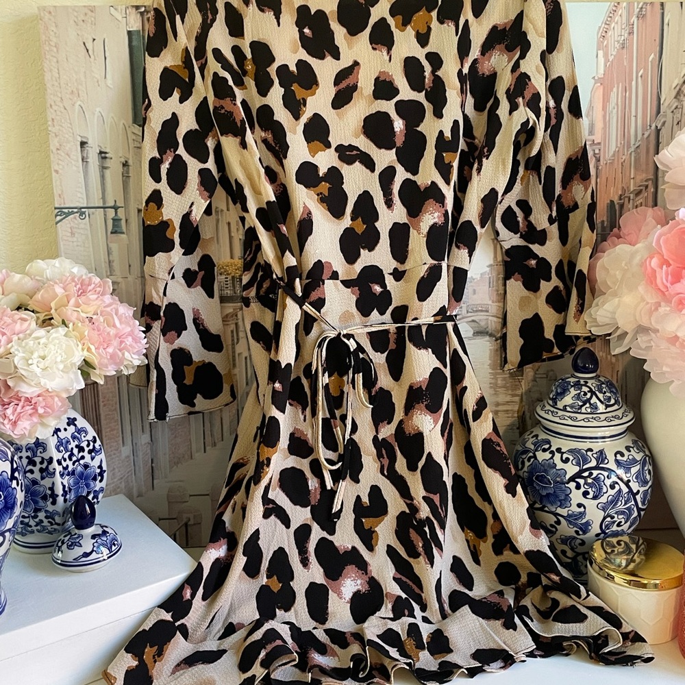 Pretty Little Thing Leopard Print Wrap Dress Size… - image 2